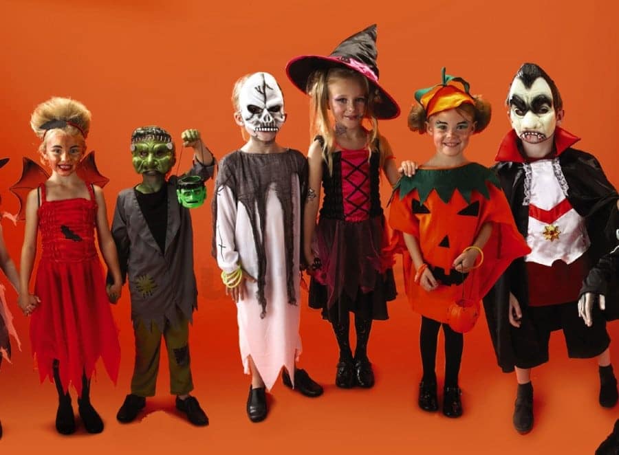 Children in their different Halloween consumes | Photo credit: HappyWallpapaers.org