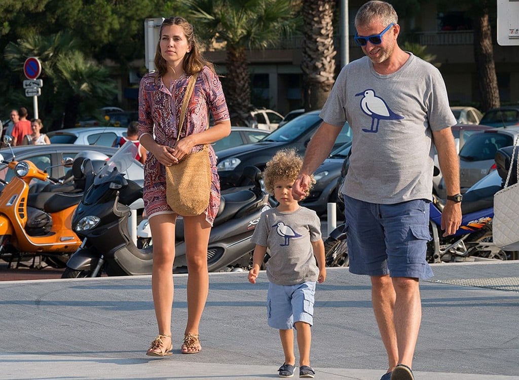 Abramovich and his wife, Daria Zhukova taking a walk with their son | Photo credit: Barante