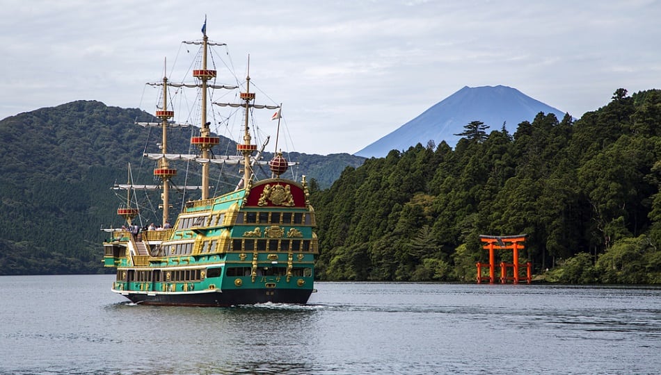 Hakone Pirate Ship