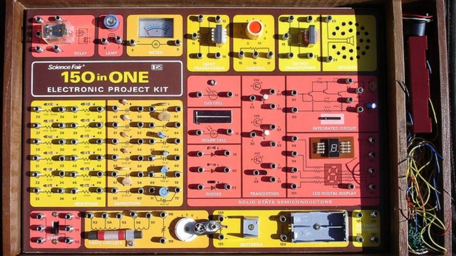 27 Iconic RadioShack Products from the 90s Every Kid Wanted – Page 2