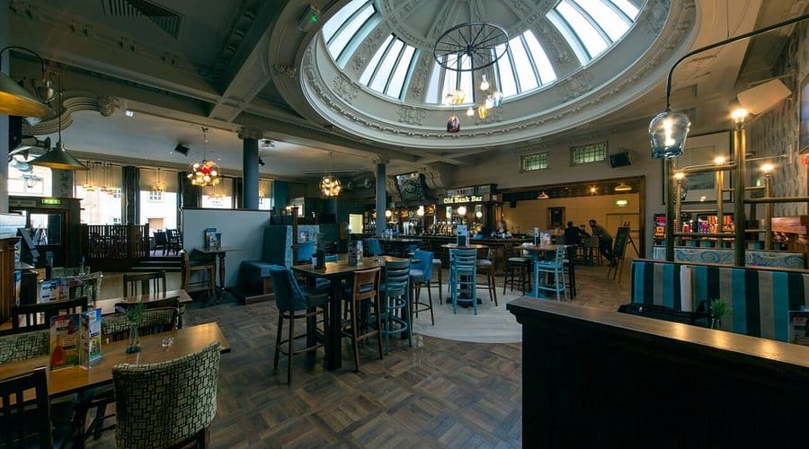 20 Restaurants Built in the Most Unusual Places – Page 17