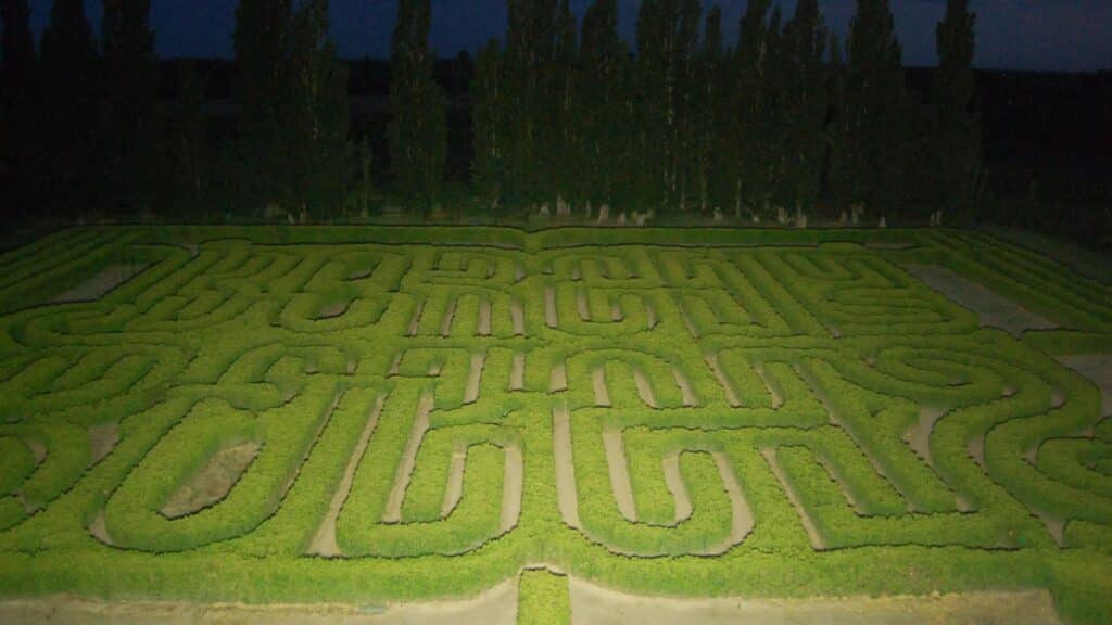 The Most Surreal and Confusing Mazes – Page 11