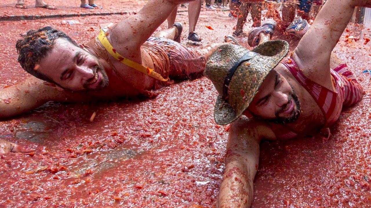 20 Bizarre Traditions from Around the World – Page 4