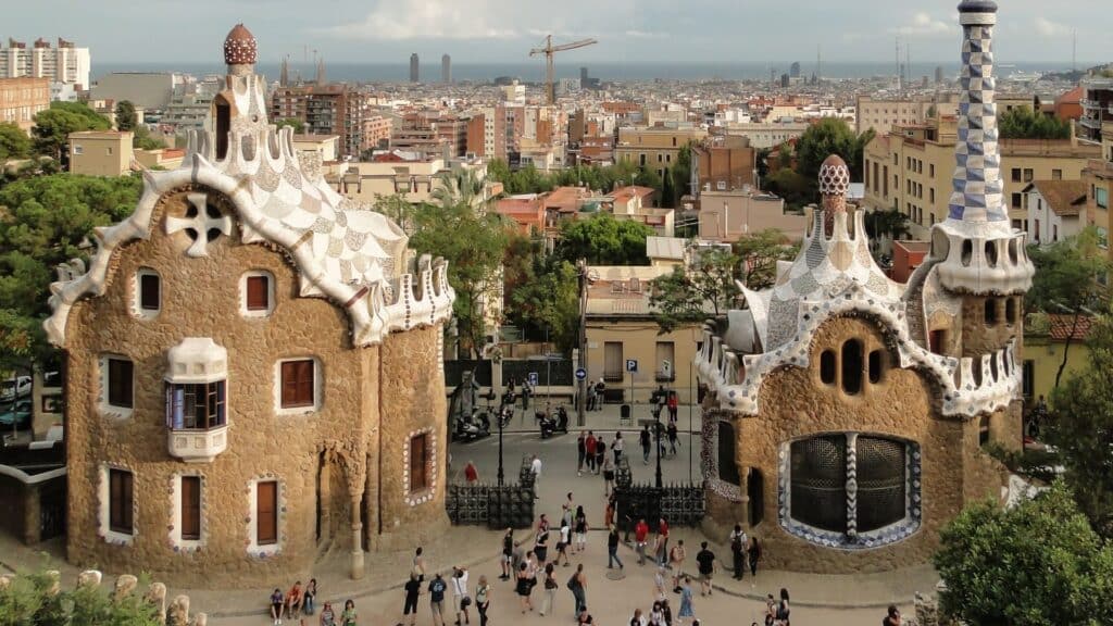 Buildings With Shapes That Shouldn’t Be Structurally Possible – Page 7