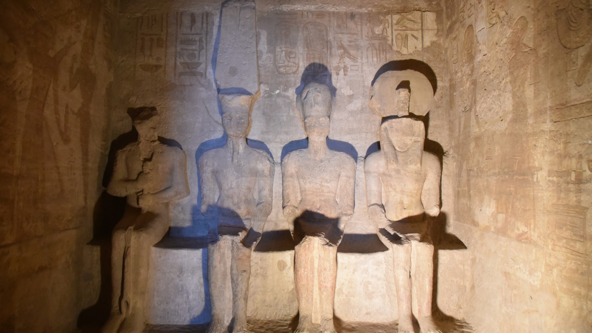 Remarkable Statues That Celebrate Human Genius – Page 11